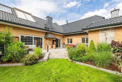 Haus zum Kaufen in Hoppegarten 1.050.000,00 € 341.22 m²