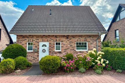 Traumhaus in Bad Oldesloe mit Pool, Anbau u.sonniger Dachterrasse