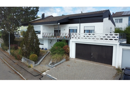 Wohnen mit Weitblick - Einfamilienhaus mit ELW in traumhafter Panoramalage von Herbrechtingen