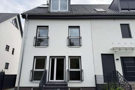 Haus zum Mieten in Berlin Staaken 2.150,00 € 105 m² - Berlin / Staaken