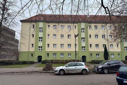 **2 ZIMMER WOHNUNG MIT BLICK AUF DEN NEUEN ESTREL TOWER!** - Berlin Neukölln