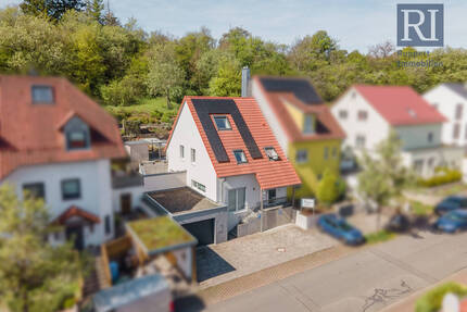 Moderne Doppelhaushälfte mit Pool in Güntersleben