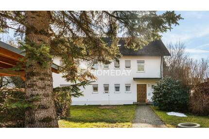 Großzügiges Zweifamilienhaus auf weitläufigem Grundstück - solide vermietet in ruhiger Lage - Zenting