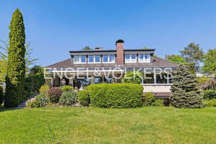 Haus zum Kaufen in Bergisch Gladbach - Bensberg 1.045.000,00 € 261 m²