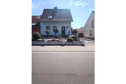 Einfamilienhaus - 240.000,00&nbsp;EUR Kaufpreis, ca.&nbsp; 120,00&nbsp;m&sup2; in Saarwellingen (PLZ: 66793)