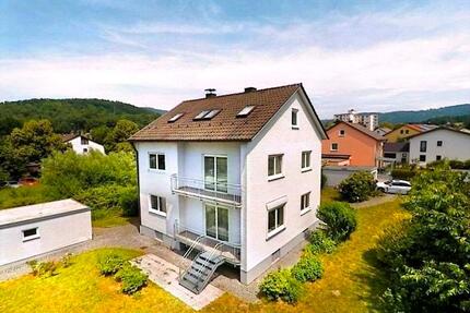 Voll möblierte 2-Etagen-Wohnung (ca. 100 m²) mit Garten & Garage - Deggendorf