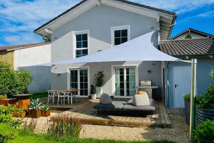 Modernes Einfamilienhaus mit Kamin, Designküche auf sonnigem Grundstück mit Bergblick - Rosenheim Aising