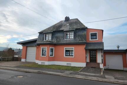 Ein-Zweifamilienhaus mit großem Grundstück – viel Potenzial - Gusenburg