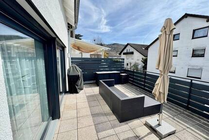 fast wie ein Haus: EXKLUSIVE, GROSSE WOHNUNG MIT 31 M² BALKON! - Schriesheim