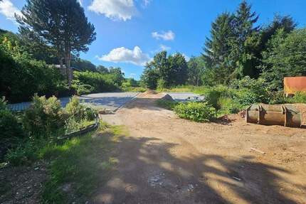 Wohnen wie im Haus: 4-Raumwohnung mit Grundstück - Burg Stargard