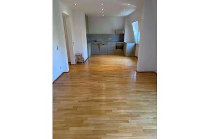 Wohnung zum Mieten in Frankfurt 1.400,00 € 100 m²