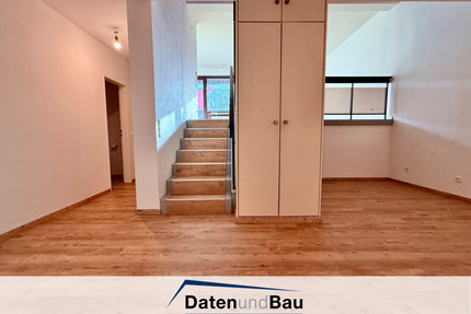 Große 2 Zi.-Split-Level-Whg. auf 106 m², Balkon, EBK und TG-Stellplatz - Nürnberg Klingenhof