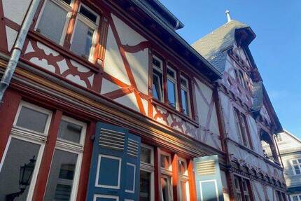 Repräsentatives Mehrparteienhaus mit Gewerbeeinheit in zentraler Lage der Marburger Altstadt im Alleinauftrag zu verkaufen