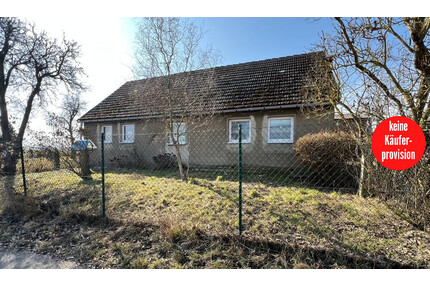 HORN IMMOBILIEN ++ RESERVIERT++sanierungsbedürftiges Einfamilienhaus in Alleinlage an der B104 - Zerrenthin