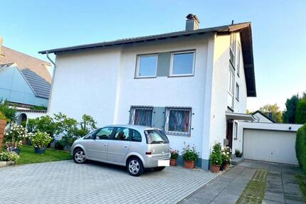 **Bonn-Niederholtorf: Schicke 2 Zimmer Dachgeschosswohnung**