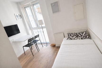 Mitten in STUTTGART ! Wunderschöne voll möblierte Studio Apartmen