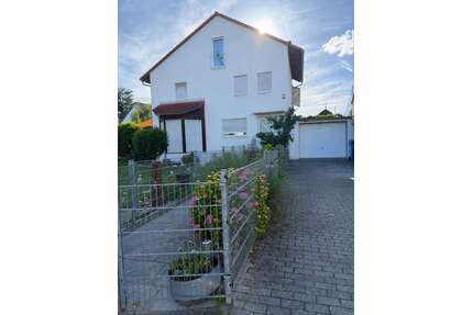 Haus zum Kaufen in Kelkheim 895.000,00 € 210 m²