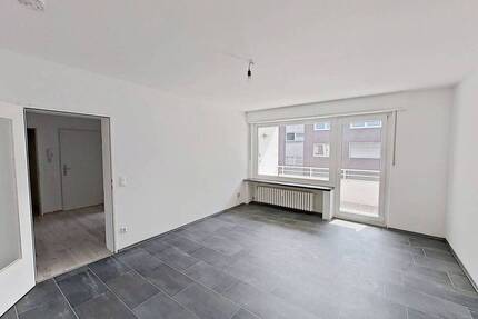 Geräumige und gut geschnittene 3-Zimmer-Wohnung mit BALKON und Wannenbad - Duisburg Marxloh