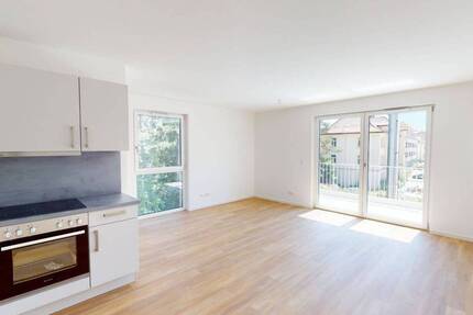 MODERNES WOHNEN IN VILLINGEN-SCHWENNINGEN: Lichtdurchflutete 3-Zimmer-Neubauwohnung mit Balkon und EBK