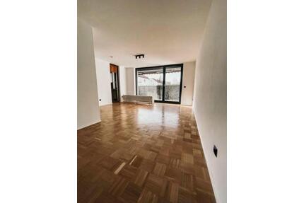 Lichtdurchflutete 1,5 Zimmer Terrassenwohnung mit Garten und EBK - Augsburg Bärenkeller