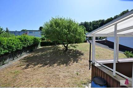 Bungalow mit ELW in Lörrach und riesigem Grundstück - Lörrach / Salzert