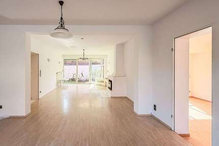 Haus zum Kaufen in Frechen 699.000,00 € 240.08 m²