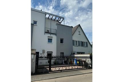 Stilvolle Doppelhaushälfte mit Dachterrasse - Mörfelden-Walldorf