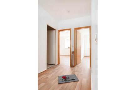 Familien aufgepasst! Gemütliche 3-Raum Wohnung mit Aufzug und Balkon zu vermieten. - Schönebeck (Elbe)