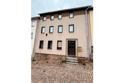 Reihenhaus in Kirchberg - 75.400,00&nbsp;EUR Kaufpreis, ca.&nbsp; 107,00&nbsp;m&sup2; in Kirchberg (PLZ: 08107)