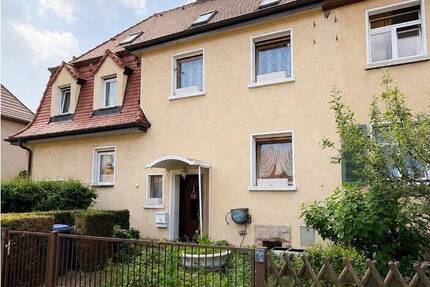 Platz für die ganze Familie - Großzügiges Reihenmittelhaus mit Terrasse in ruhiger Lage von Dresden