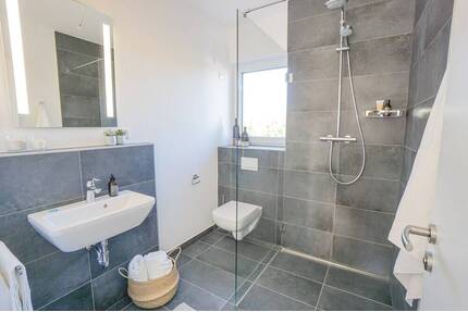 Luxus trifft Freiraum: 2-Zimmer-Neubau mit Balkon - Ihr privates Paradies! - Kümmersbruck