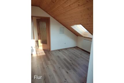 Charmante 86 m² Dachwohnung in ruhiger Lage, Mittelkalbach