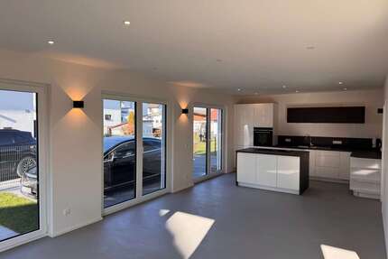 Haus zum Mieten in Raubling 2.490,00 € 155 m²