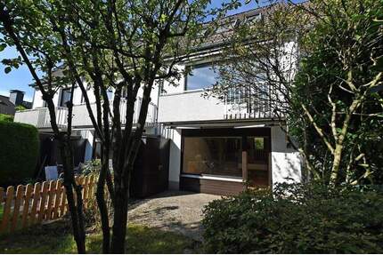 Heisinger Sahneschnittchen! Überarbeitungsbedürftiges RMH mit Garten & TG-Stellplatz in Bestlage - Essen Heisingen