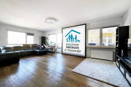 Sanierte und helle Etagenwohnung mit großem Balkon in zentraler Lage - Blick auf die Germania - Bingen am Rhein