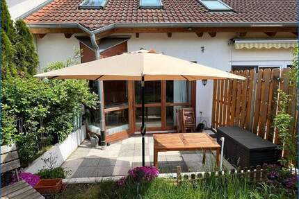 Singen-Bohlingen, schönes Reihenmittelhaus mit Garten, Carport u. EBK, in idealer und ruhiger Lage! - Singen / Bohlingen