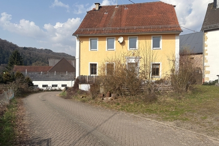 Charmantes Einfamilienhaus mit Privatsphäre und Naturanschluss - Niederalben