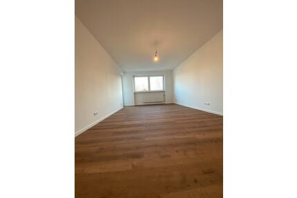 3-Zimmer-Wohnung mit Balkon,2 WCs - Erlangen Bruck