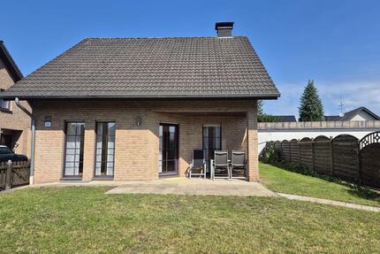 Einfamilienhaus mit Garage zu verkaufen - Schloß Holte-Stukenbrock