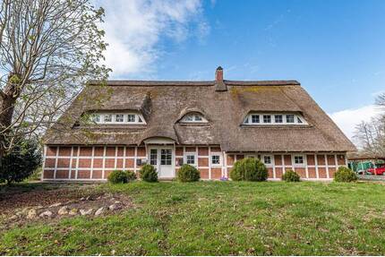 Ruhe pur! Alleinlage, 4 Wohnungen und die Mieter können Sie noch aussuchen! - Hemmoor Basbeck