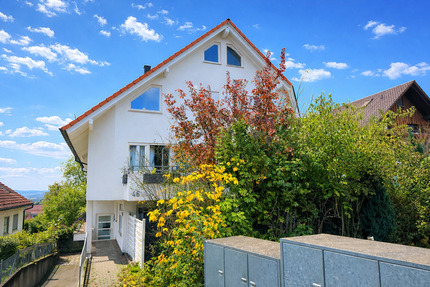 Schicke 2-Zimmerwohnung mit Einbauküche und großem Südbalkon in schöner Halbhöhenlage - Filderstadt Plattenhardt