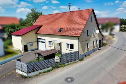 Wohnen, Schrauben, Arbeiten - Einfamilienhaus mit großer Werkstatt, Garagen und Womo-Stellplatz - Hettingen Inneringen