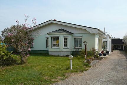 Einfamilienhaus 200qm + Bungalow 50qm auf 1660qm Grundstück - Schwaan