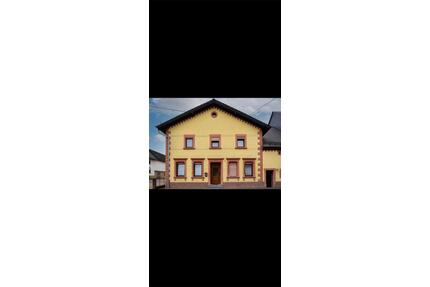 Großes Haus mit Garten 8 Zimmer zu Vermieten in Wadern
