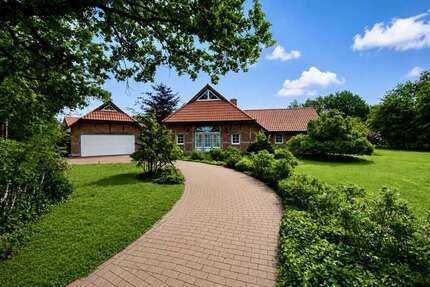 Haus zum Kaufen in Bad Zwischenahn Ohrwege 720.000,00 € 175.12 m² - Bad Zwischenahn / Ohrwege
