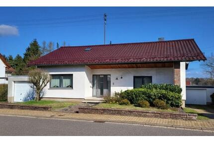 Freistehendes Massivhaus mit großem Grundstück, Wintergarten - Wadern
