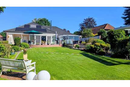 Haus zum Kaufen in Varel 585.000,00 € 247.86 m²