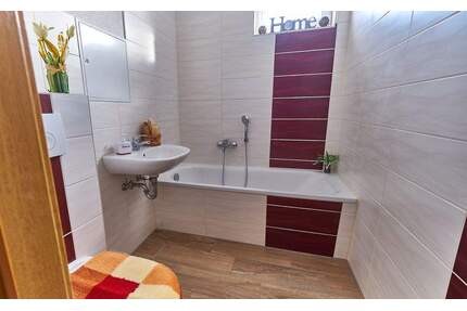 2-Raum-Wohnung mit Badewanne - 307,00&nbsp;EUR Kaltmiete, ca.&nbsp; 52,00&nbsp;m&sup2;&nbsp;Wohnfl&auml;che in Hohenmölsen (PLZ: 06679)