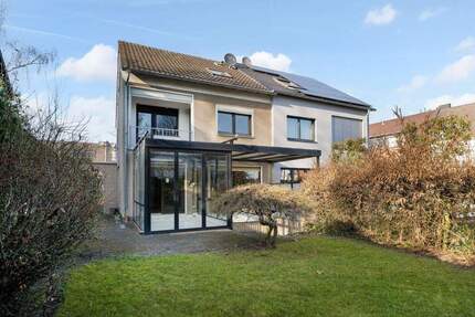 Bezugsfreie Doppelhaushälfte in Frechen-Königsdorf