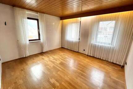 Haus zum Kaufen in Zweibrücken 99.000,00 € 151 m²